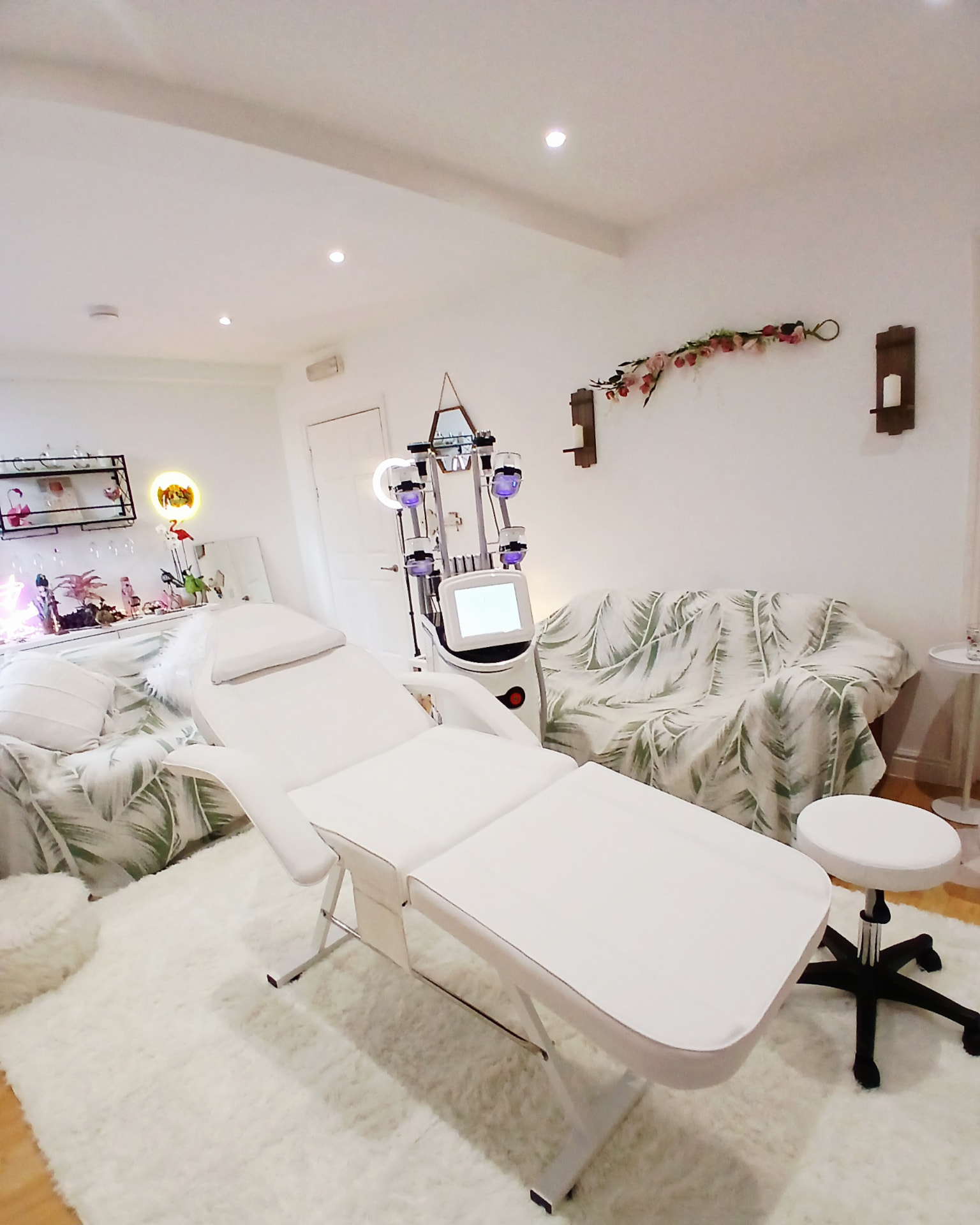 Inside Lanesse Wellness — private body sculpting and skin treatment studio in Stratford-upon-Avon, Warwickshire, with treatment bed and equipment